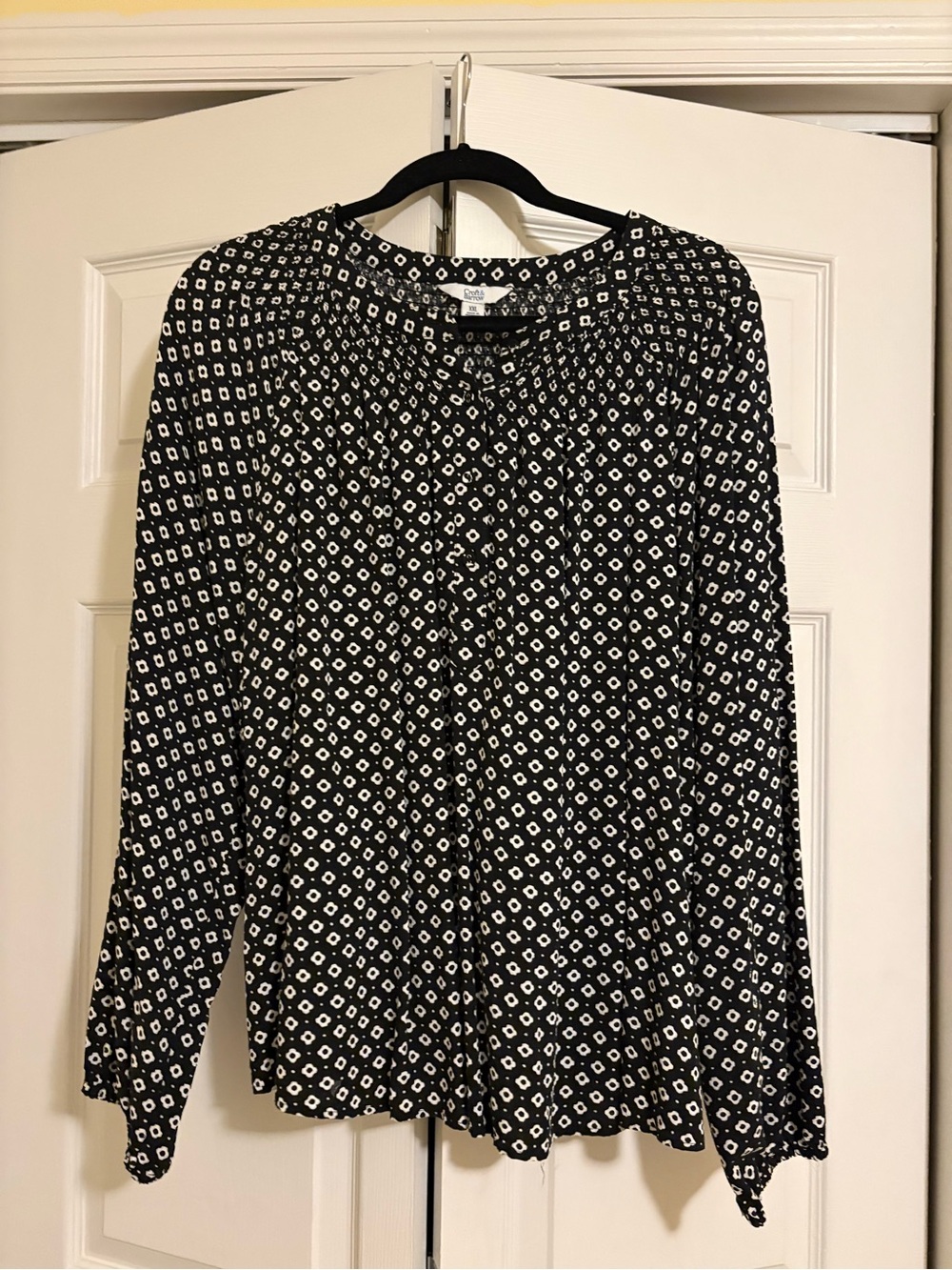 croft & barrow Black Blouse with White Geometric Print